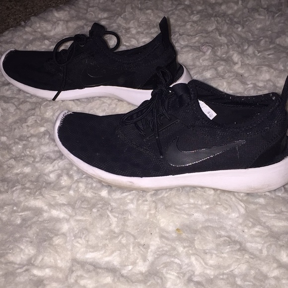 Nike Shoes - Women’s Nike juvenate
